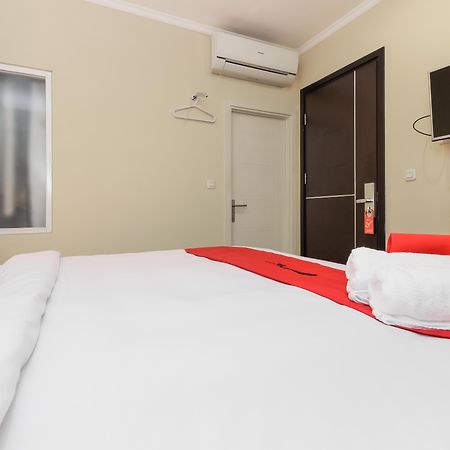 Reddoorz Plus @ Thamrin Hotel Jakarta Bagian luar foto