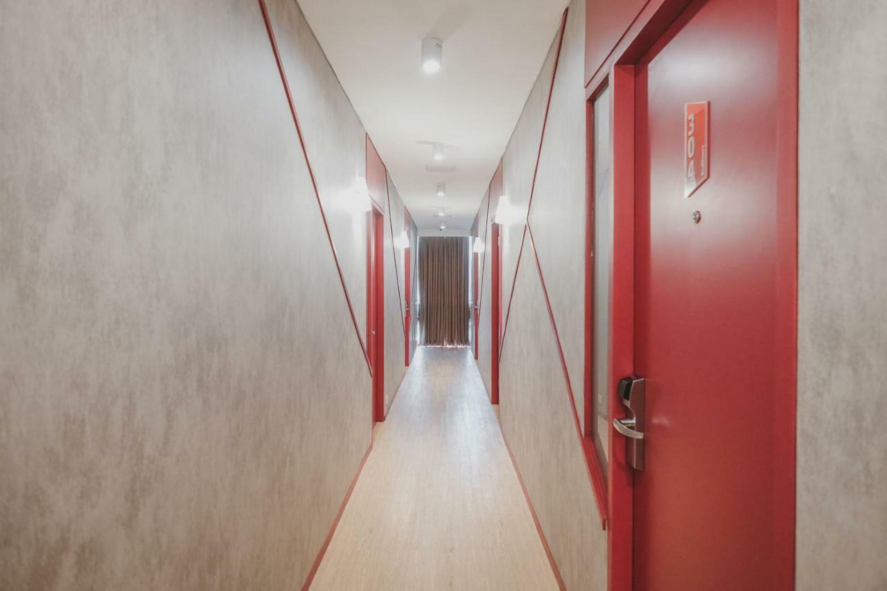 Reddoorz Plus @ Thamrin Hotel Jakarta Bagian luar foto